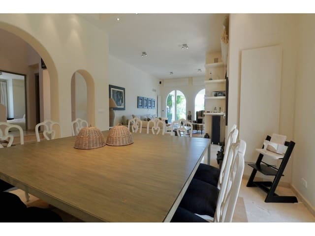 4 bedroom Villa for sale in Benalup with pool - € 690,000 (Ref: 7639817)