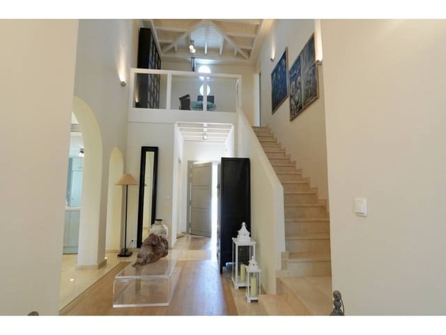 4 bedroom Villa for sale in Benalup with pool - € 690,000 (Ref: 7639817)