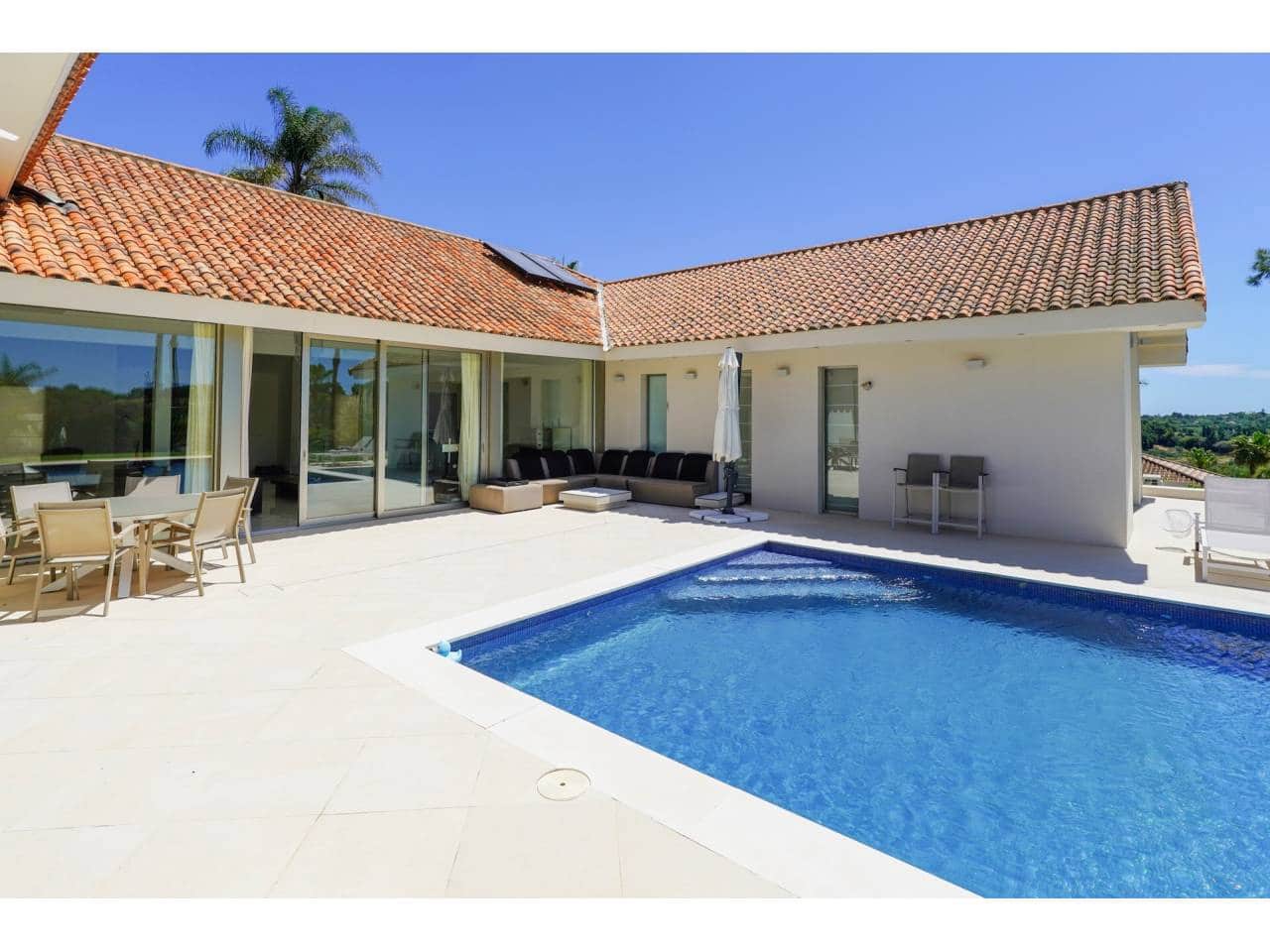 5 bedroom Villa for sale in Sotogrande with pool garage - € 2,195,000 (Ref: 7648879)