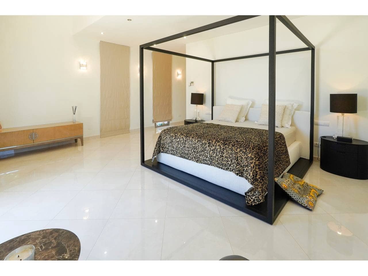 5 bedroom Villa for sale in Sotogrande with pool garage - € 2,195,000 (Ref: 7648879)