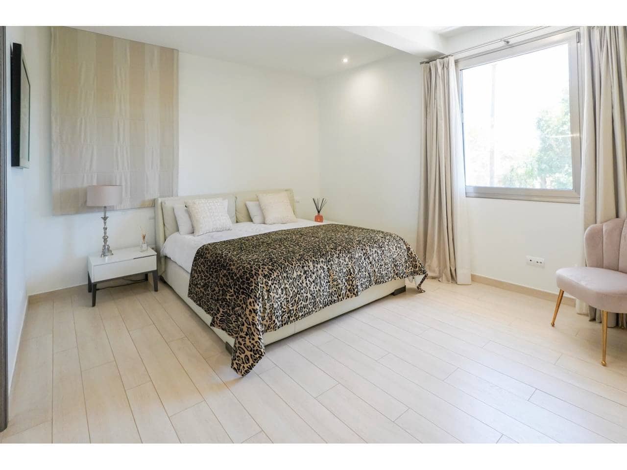 5 bedroom Villa for sale in Sotogrande with pool garage - € 2,195,000 (Ref: 7648879)