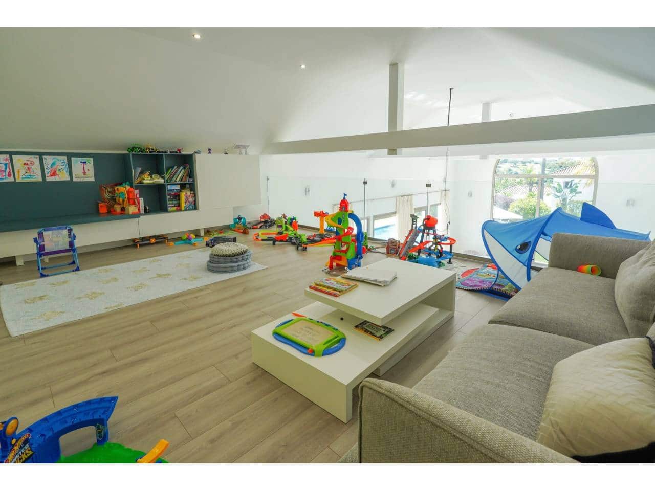 5 bedroom Villa for sale in Sotogrande with pool garage - € 2,195,000 (Ref: 7648879)