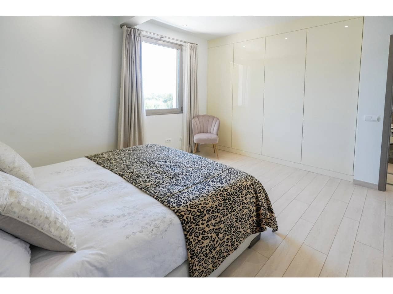 5 bedroom Villa for sale in Sotogrande with pool garage - € 2,195,000 (Ref: 7648879)