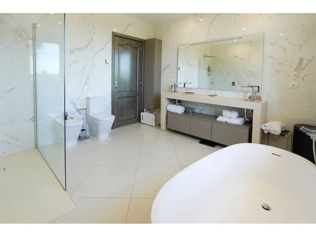 5 bedroom Villa for sale in Sotogrande with pool garage - € 2,195,000 (Ref: 7648879)