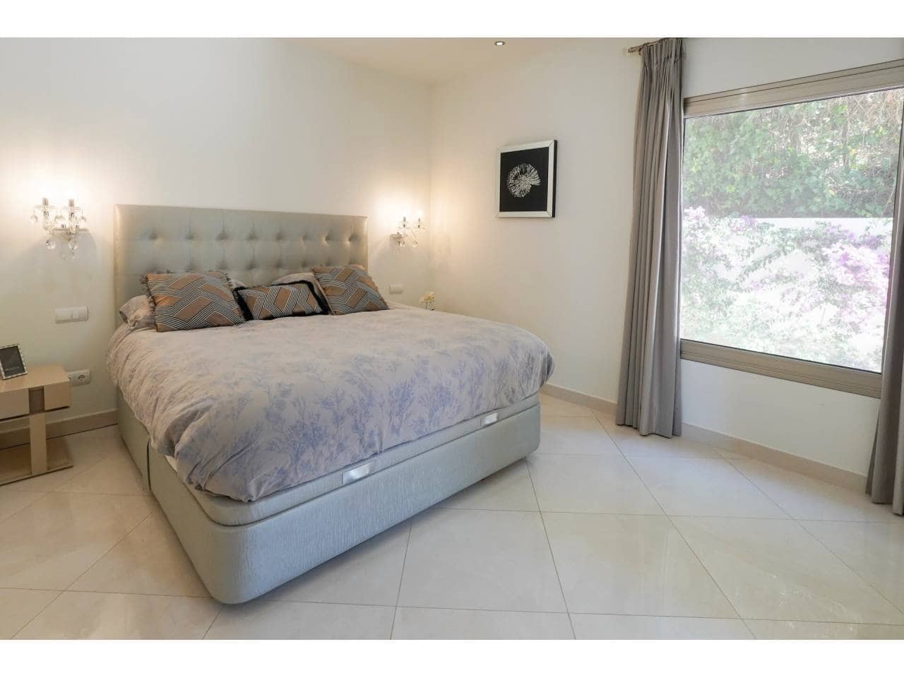 5 bedroom Villa for sale in Sotogrande with pool garage - € 2,195,000 (Ref: 7648879)