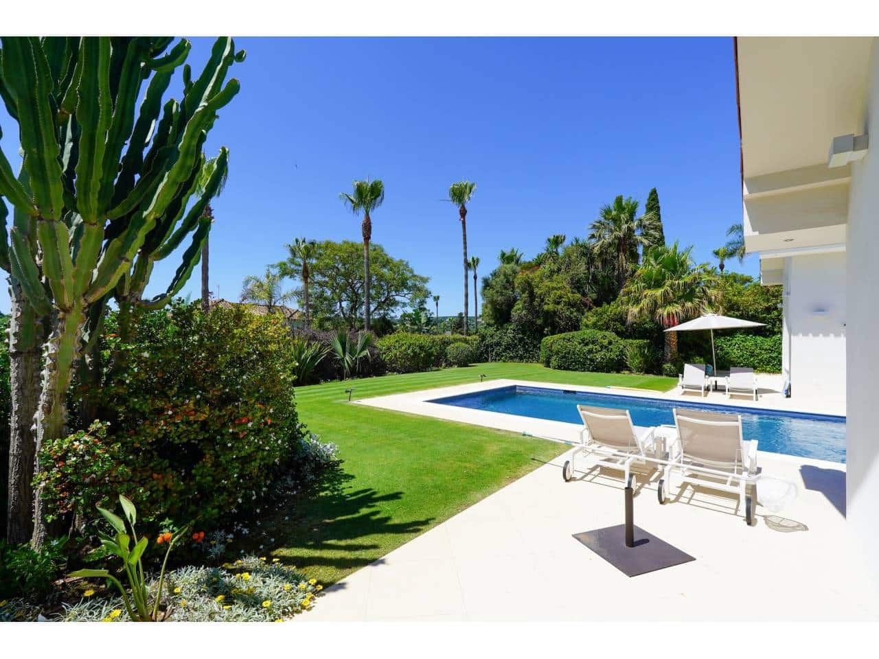 5 bedroom Villa for sale in Sotogrande with pool garage - € 2,195,000 (Ref: 7648879)