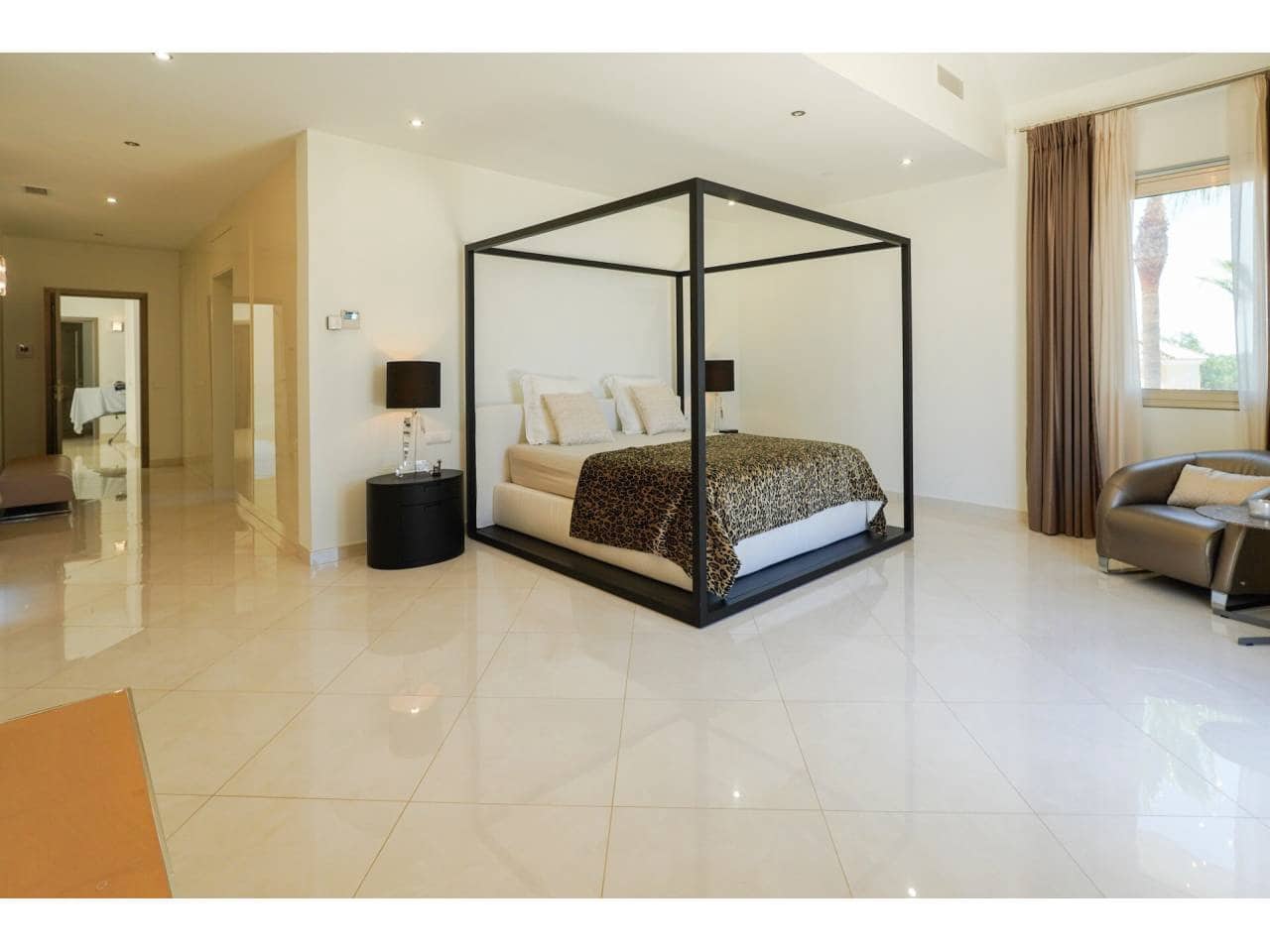 5 bedroom Villa for sale in Sotogrande with pool garage - € 2,195,000 (Ref: 7648879)