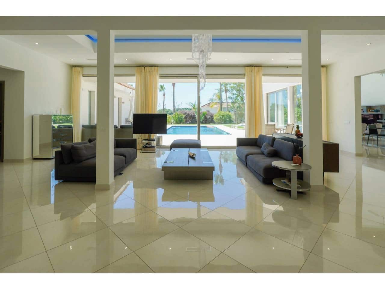 5 bedroom Villa for sale in Sotogrande with pool garage - € 2,195,000 (Ref: 7648879)