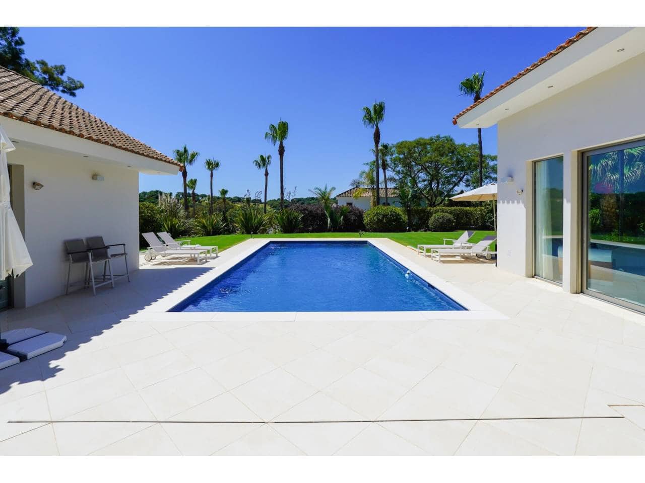 5 bedroom Villa for sale in Sotogrande with pool garage - € 2,195,000 (Ref: 7648879)