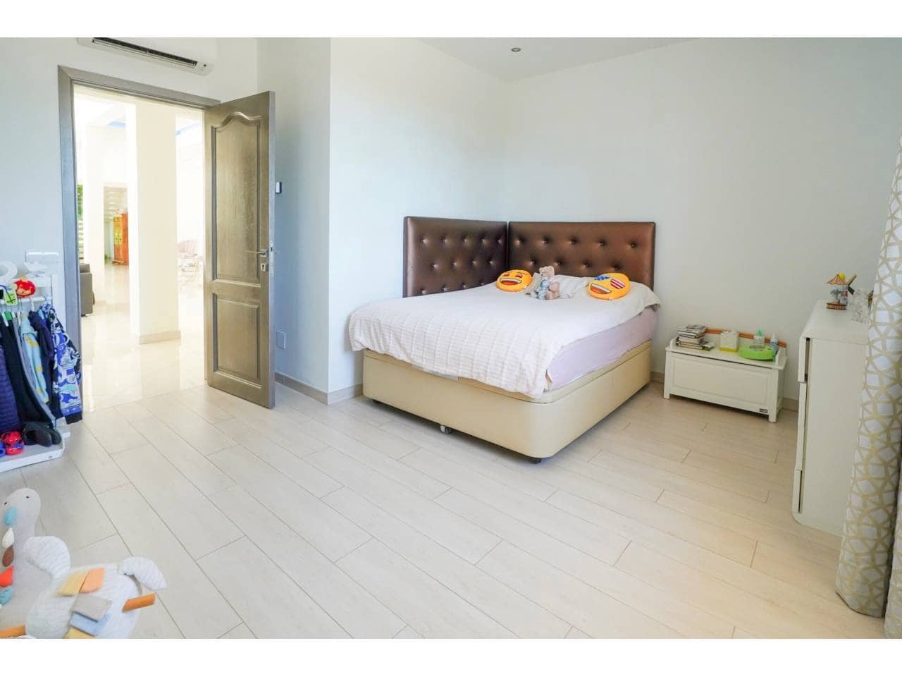 5 bedroom Villa for sale in Sotogrande with pool garage - € 2,195,000 (Ref: 7648879)