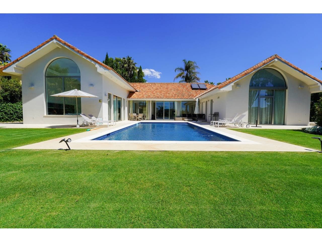 5 bedroom Villa for sale in Sotogrande with pool garage - € 2,195,000 (Ref: 7648879)