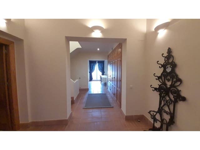 4 bedroom Villa for sale in Benalup with pool garage - € 595,000 (Ref: 7741571)