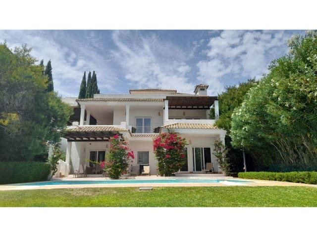 4 bedroom Villa for sale in Benalup with pool garage - € 595,000 (Ref: 7741571)