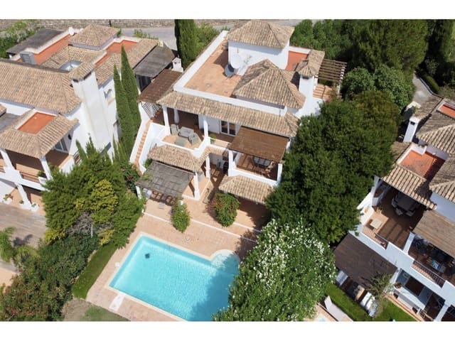 4 bedroom Villa for sale in Benalup with pool garage - € 595,000 (Ref: 7741571)