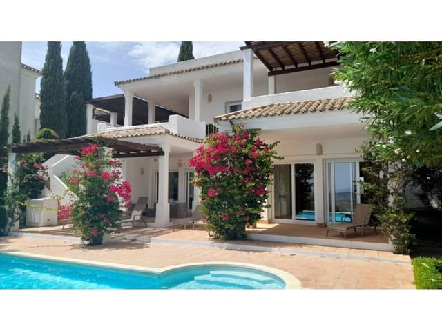 4 bedroom Villa for sale in Benalup with pool garage - € 595,000 (Ref: 7741571)