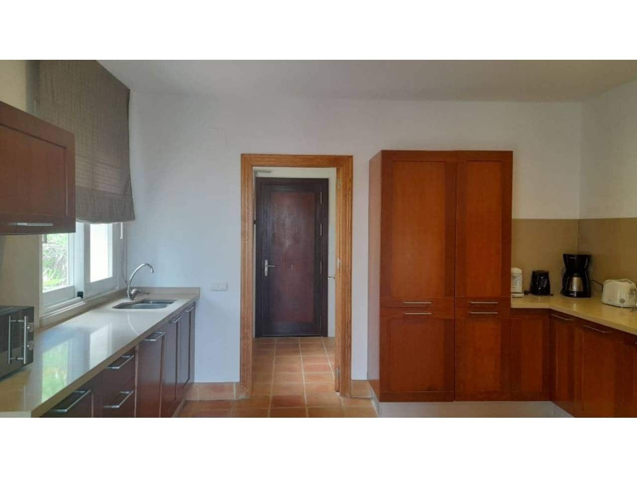 4 soveværelse Villa til salg i Benalup med swimmingpool garage - € 595.000 (Ref: 7741571)