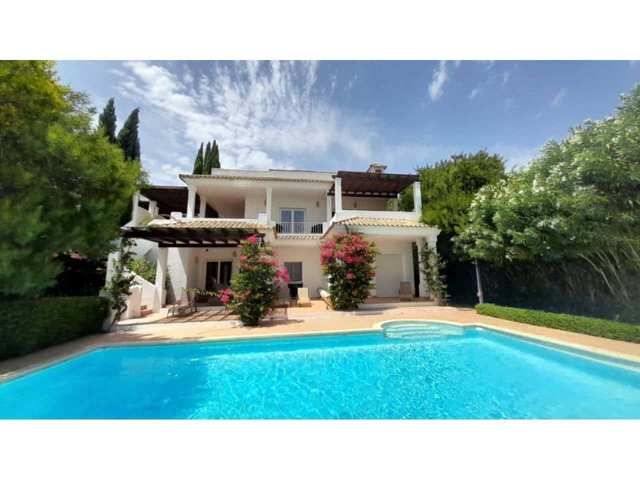 4 soveværelse Villa til salg i Benalup med swimmingpool garage - € 595.000 (Ref: 7741571)