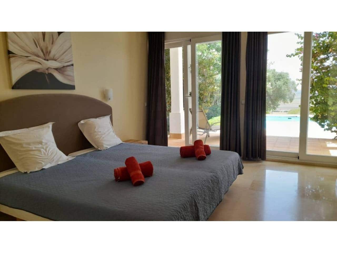 4 soveværelse Villa til salg i Benalup med swimmingpool garage - € 595.000 (Ref: 7741571)