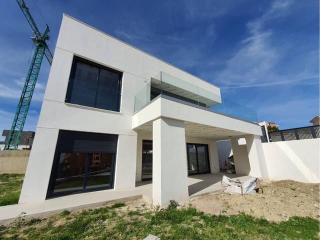 4 soverom Villa til salgs i Castillo de la Duquesa, Manilva med svømmebasseng garasje - € 770 000 (Ref: 7923734)