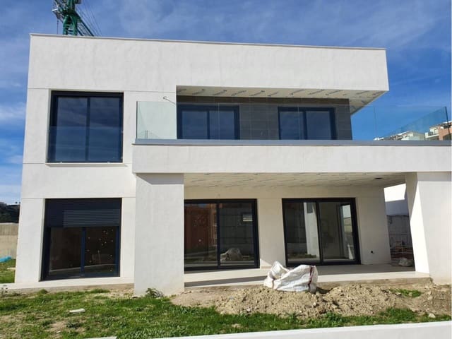 4 soverom Villa til salgs i Castillo de la Duquesa, Manilva med svømmebasseng garasje - € 770 000 (Ref: 7923734)