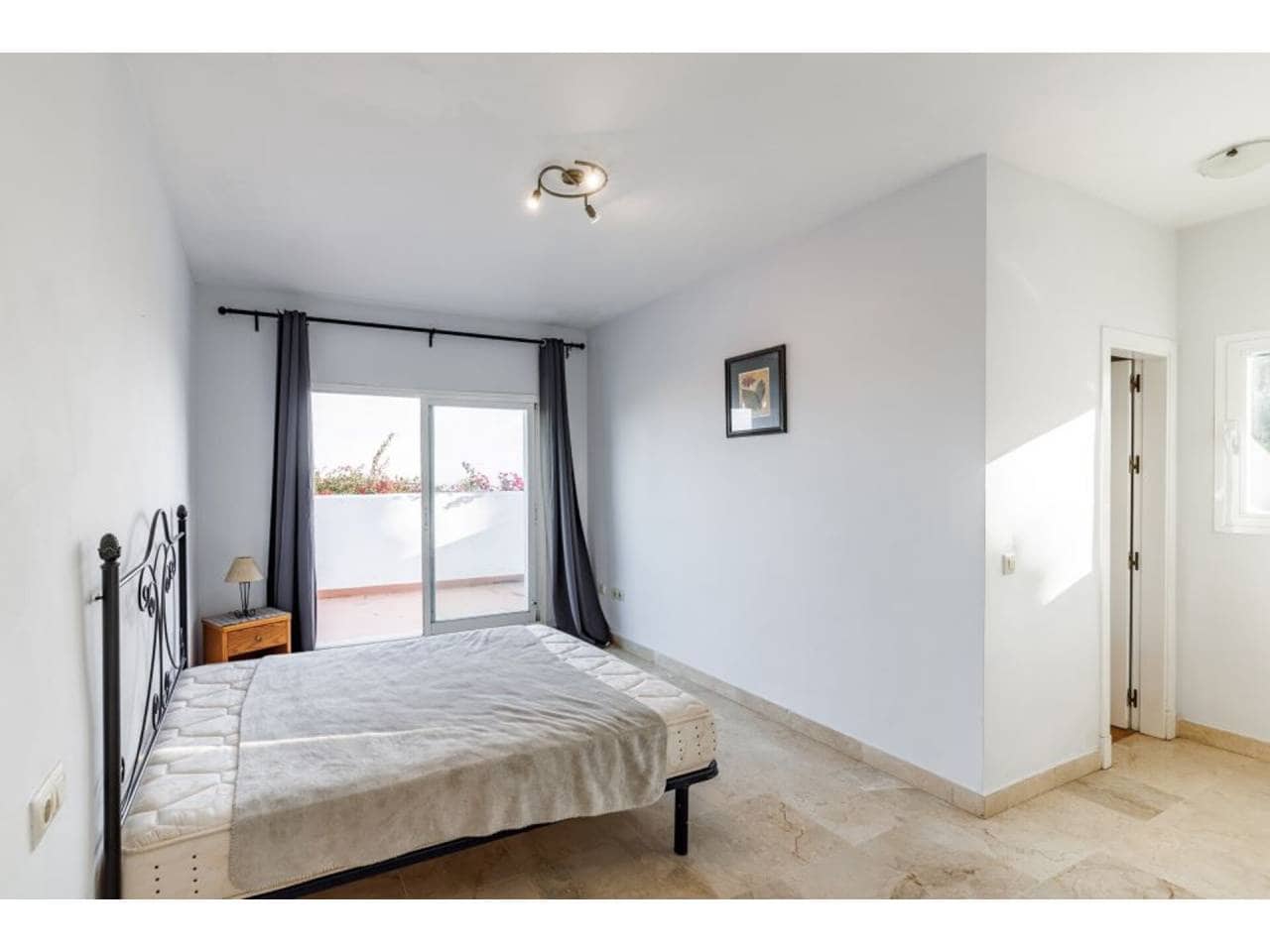 4 soveværelse Villa til salg i La Linea de la Concepcion med swimmingpool garage - € 875.000 (Ref: 7936802)