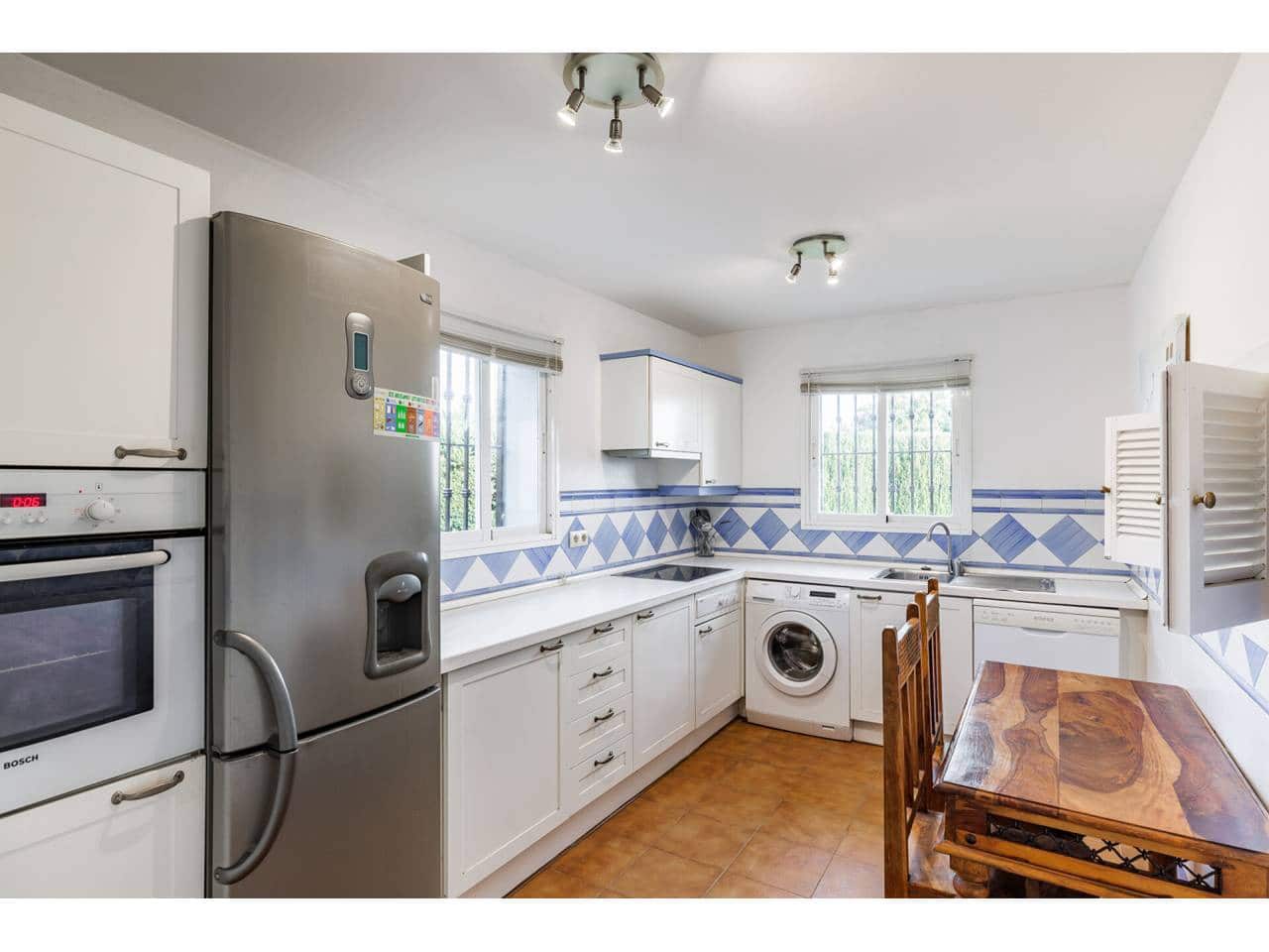 4 soveværelse Villa til salg i La Linea de la Concepcion med swimmingpool garage - € 875.000 (Ref: 7936802)