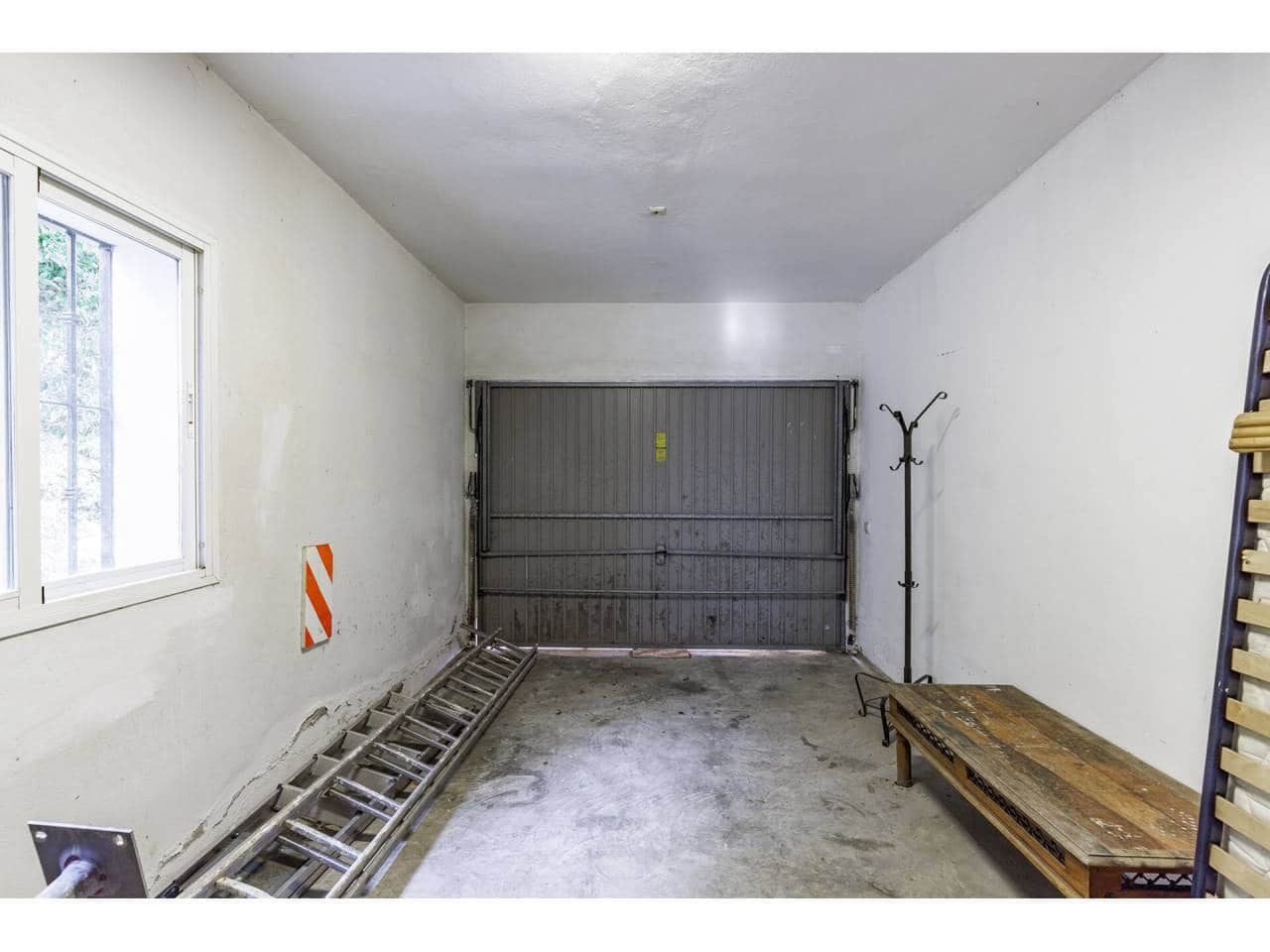 4 soveværelse Villa til salg i La Linea de la Concepcion med swimmingpool garage - € 875.000 (Ref: 7936802)