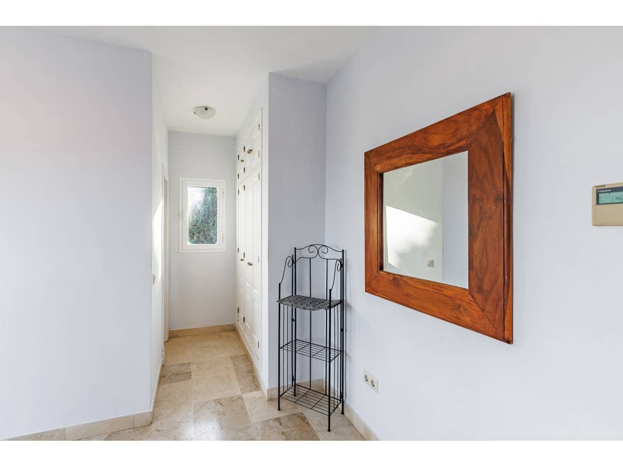 4 soveværelse Villa til salg i La Linea de la Concepcion med swimmingpool garage - € 875.000 (Ref: 7936802)