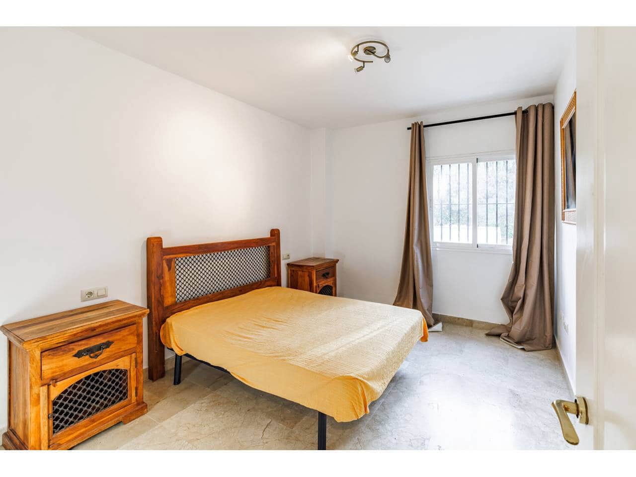 4 soveværelse Villa til salg i La Linea de la Concepcion med swimmingpool garage - € 875.000 (Ref: 7936802)