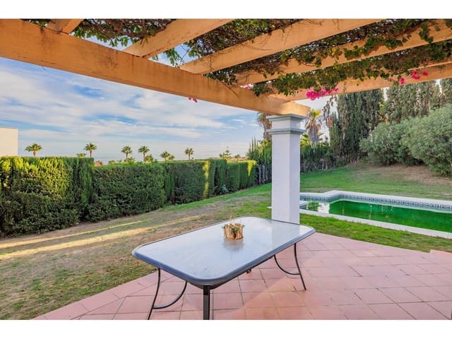 4 soveværelse Villa til salg i La Línea de la Concepción med swimmingpool garage - € 875.000 (Ref: 7936802)