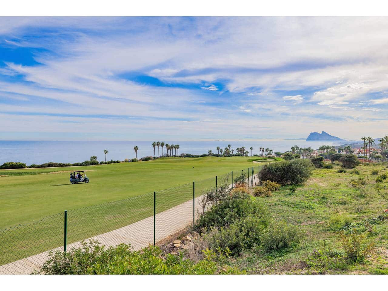 4 soveværelse Villa til salg i La Linea de la Concepcion med swimmingpool garage - € 875.000 (Ref: 7936802)