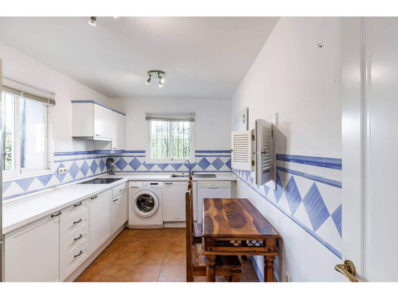 4 soveværelse Villa til salg i La Linea de la Concepcion med swimmingpool garage - € 875.000 (Ref: 7936802)