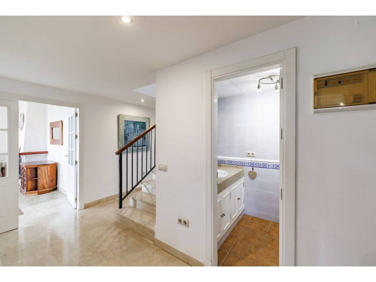 4 soveværelse Villa til salg i La Linea de la Concepcion med swimmingpool garage - € 875.000 (Ref: 7936802)