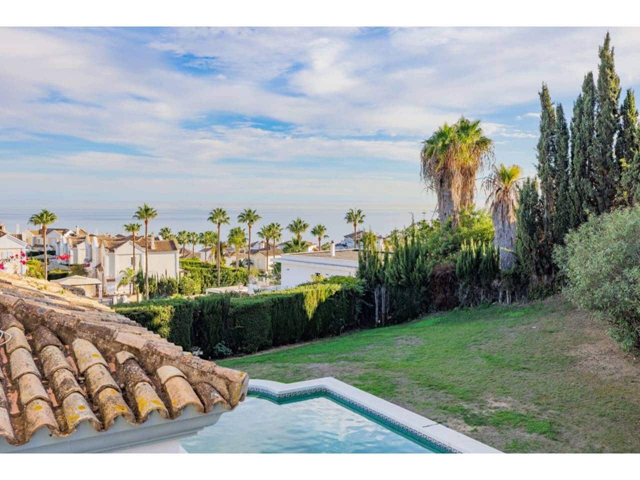 4 soveværelse Villa til salg i La Linea de la Concepcion med swimmingpool garage - € 875.000 (Ref: 7936802)