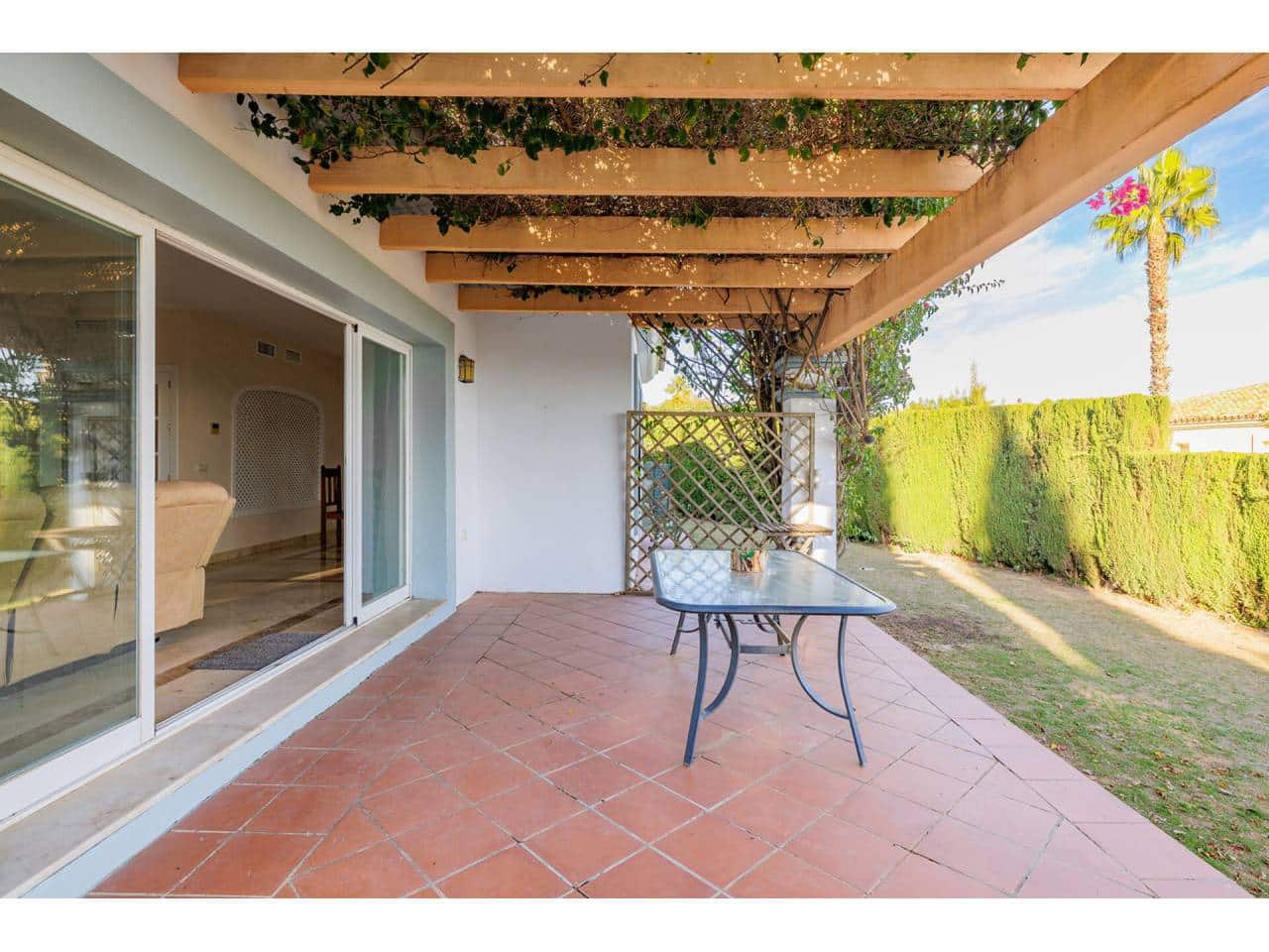 4 soveværelse Villa til salg i La Linea de la Concepcion med swimmingpool garage - € 875.000 (Ref: 7936802)