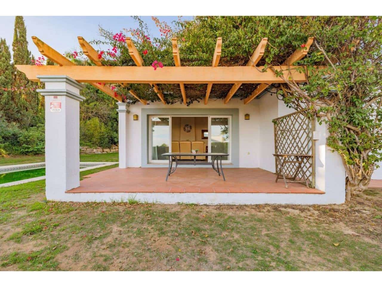 4 soveværelse Villa til salg i La Linea de la Concepcion med swimmingpool garage - € 875.000 (Ref: 7936802)