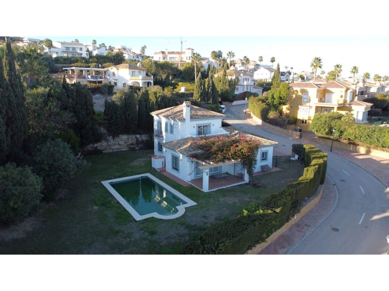 4 soveværelse Villa til salg i La Linea de la Concepcion med swimmingpool garage - € 875.000 (Ref: 7936802)