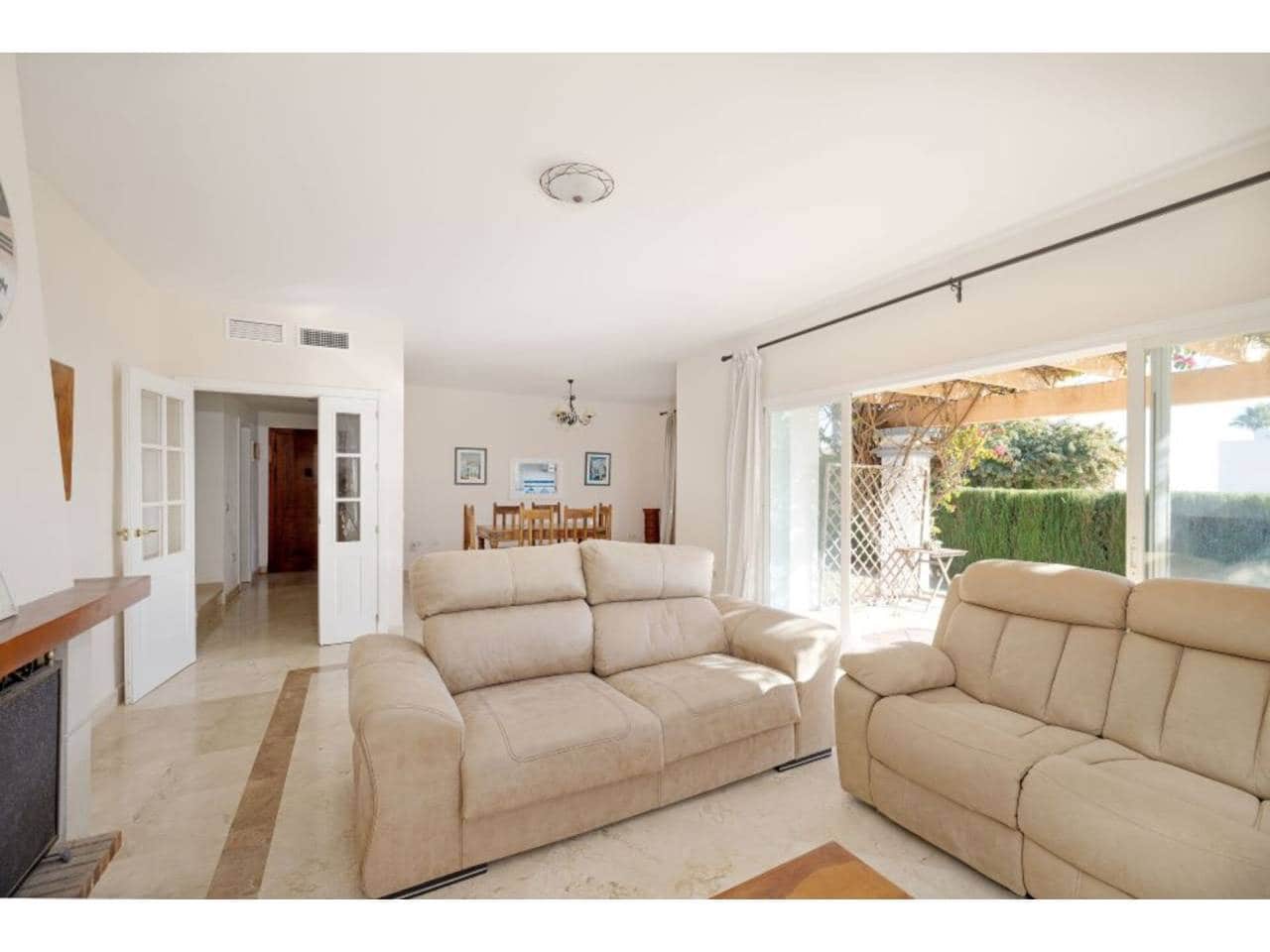 4 soveværelse Villa til salg i La Linea de la Concepcion med swimmingpool garage - € 875.000 (Ref: 7936802)