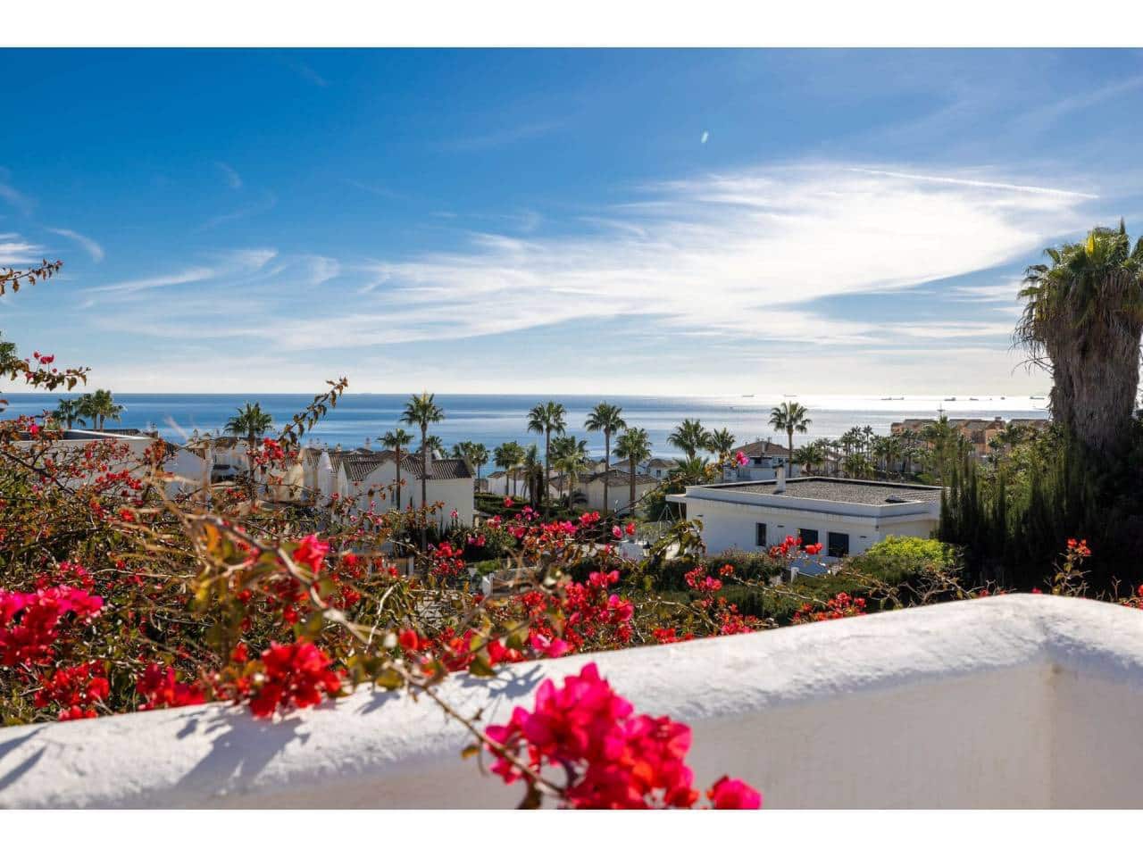 4 soveværelse Villa til salg i La Linea de la Concepcion med swimmingpool garage - € 875.000 (Ref: 7936802)