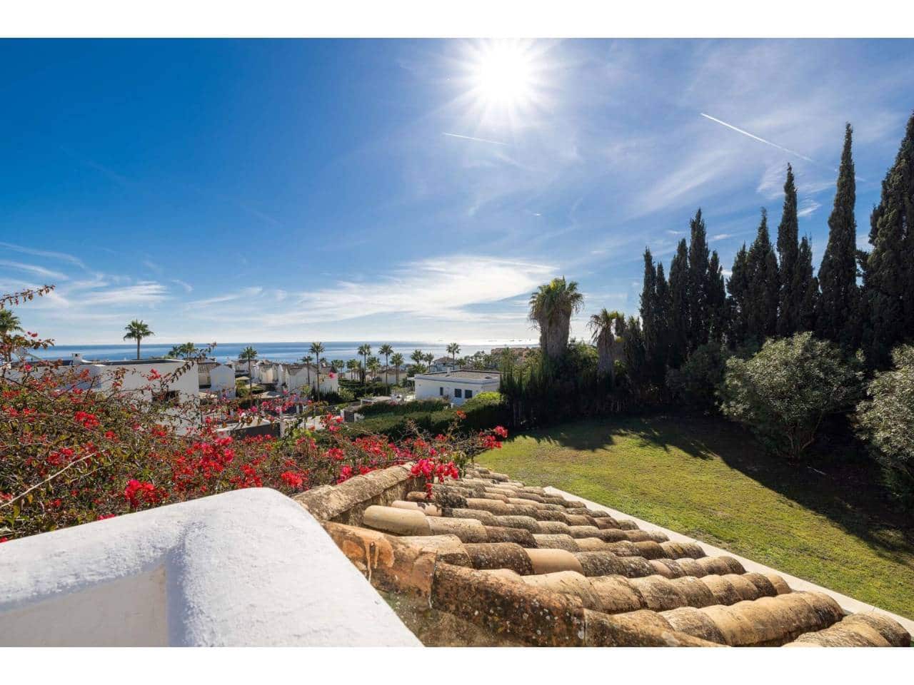 4 soveværelse Villa til salg i La Linea de la Concepcion med swimmingpool garage - € 875.000 (Ref: 7936802)