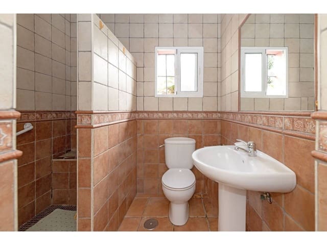 5 makuuhuone Ranta-asunto myytävänä paikassa Torreguadiaro, San Roque mukana 
autotalli - 550 000 € (Ref: 8213297)