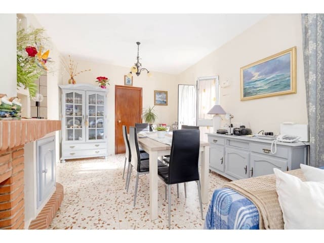 5 makuuhuone Ranta-asunto myytävänä paikassa Torreguadiaro, San Roque mukana 
autotalli - 550 000 € (Ref: 8213297)