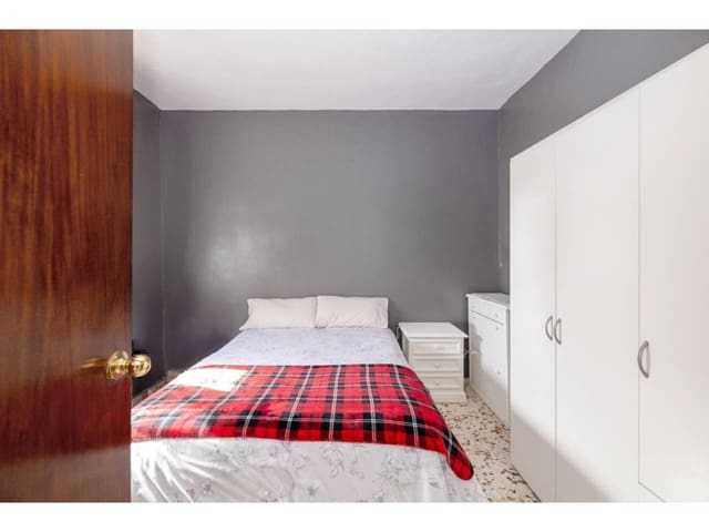 5 makuuhuone Ranta-asunto myytävänä paikassa Torreguadiaro, San Roque mukana 
autotalli - 550 000 € (Ref: 8213297)