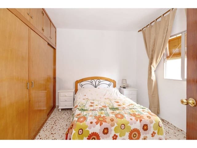 5 makuuhuone Ranta-asunto myytävänä paikassa Torreguadiaro, San Roque mukana 
autotalli - 550 000 € (Ref: 8213297)