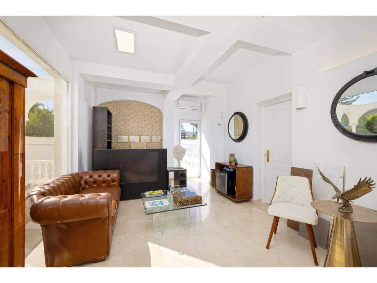 6 sypialnia Willa na sprzedaż w La Linea de la Concepcion z basenem garażem - 995 000 € (Ref: 8359171)