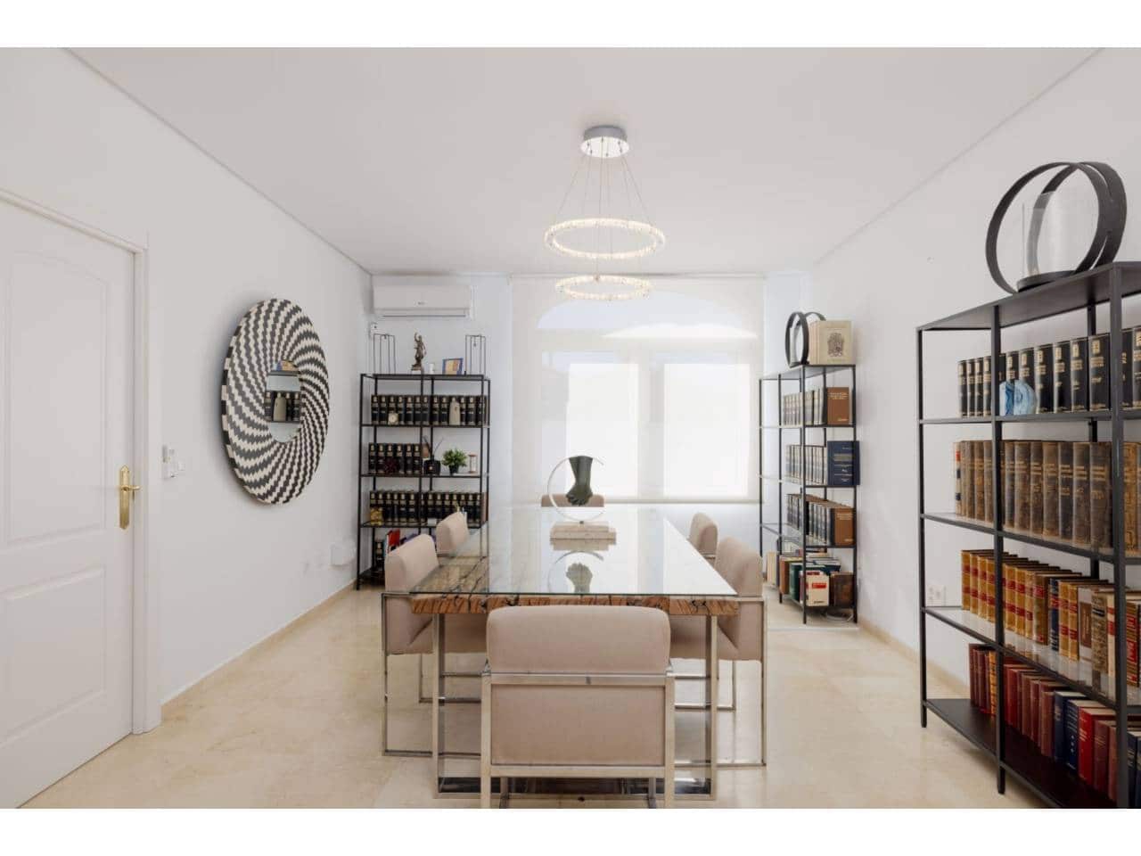 6 sypialnia Willa na sprzedaż w La Linea de la Concepcion z basenem garażem - 995 000 € (Ref: 8359171)