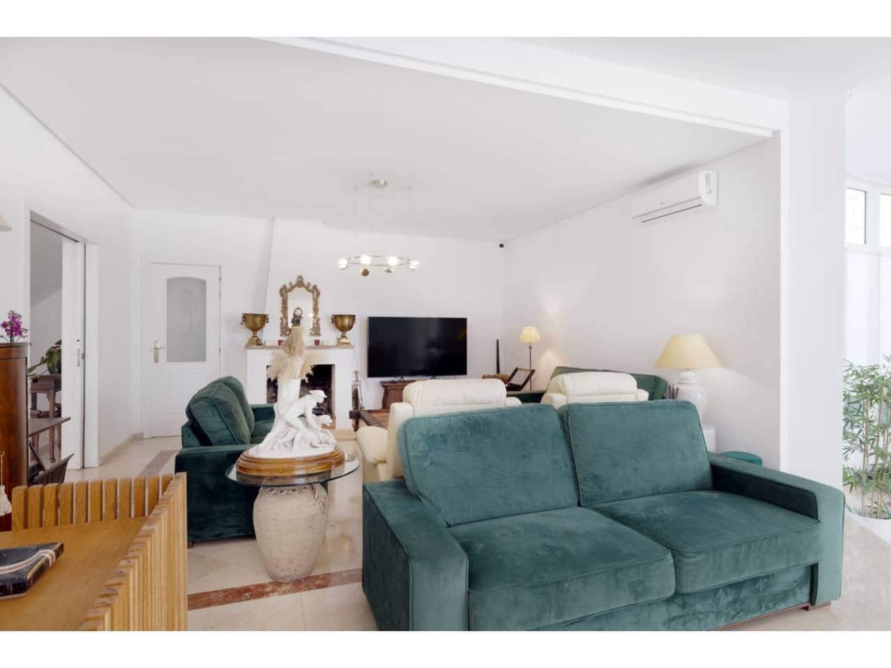 6 sypialnia Willa na sprzedaż w La Linea de la Concepcion z basenem garażem - 995 000 € (Ref: 8359171)