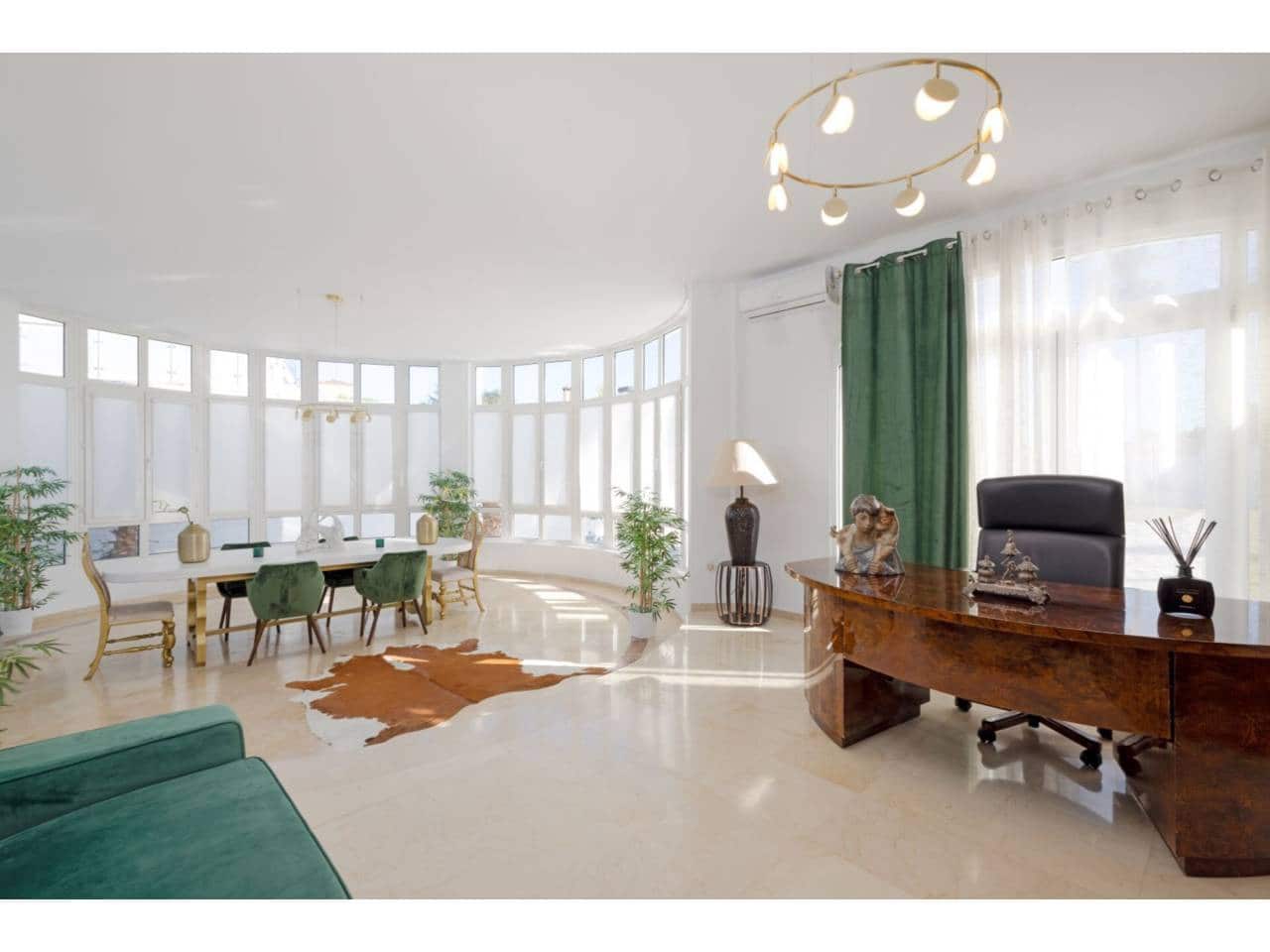 6 sypialnia Willa na sprzedaż w La Linea de la Concepcion z basenem garażem - 995 000 € (Ref: 8359171)