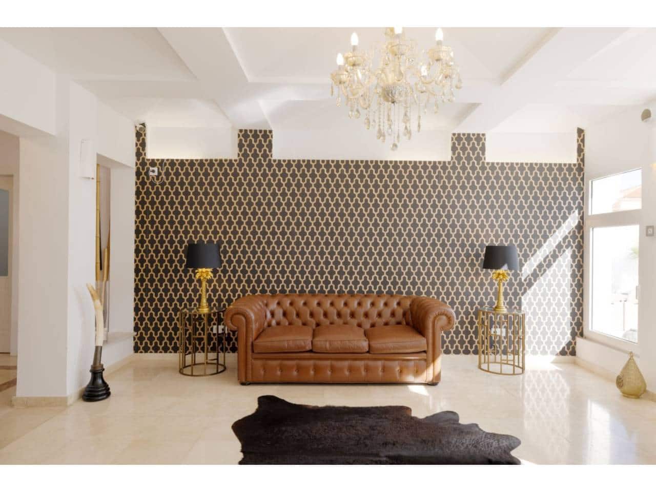 6 sypialnia Willa na sprzedaż w La Linea de la Concepcion z basenem garażem - 995 000 € (Ref: 8359171)