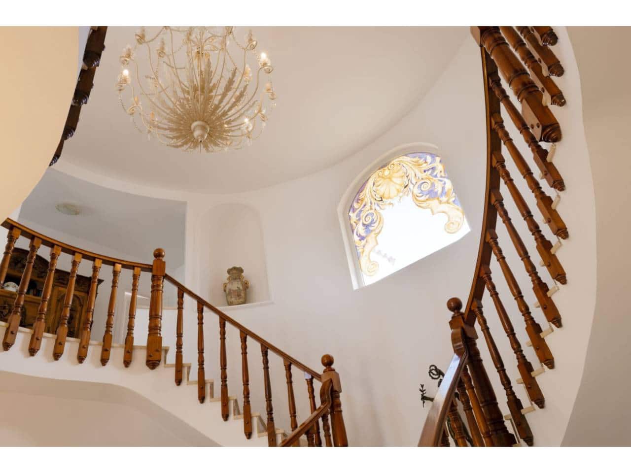 6 sypialnia Willa na sprzedaż w La Linea de la Concepcion z basenem garażem - 995 000 € (Ref: 8359171)